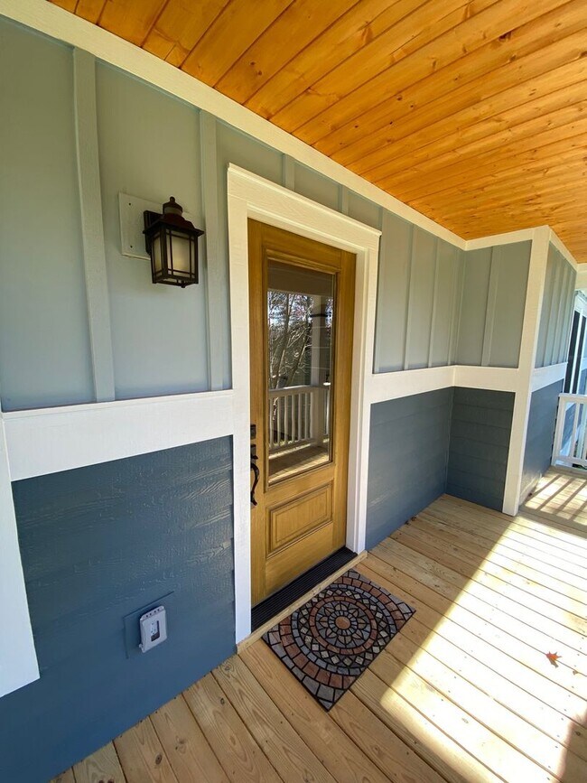 Primary Photo - Central AVL - Farmhouse Charm, Modern Amen...
