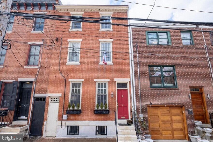 Building Photo - 908 S Front St