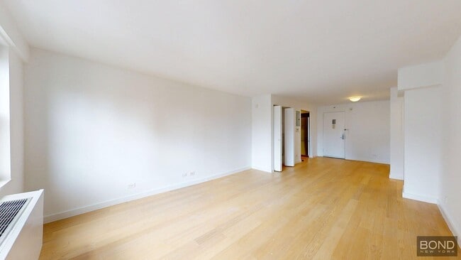 Primary Photo - 222 E 39th St
