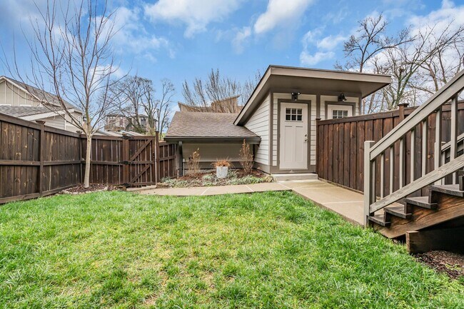 Building Photo - 4 BR, two-story rental with finished basement in WEHO!