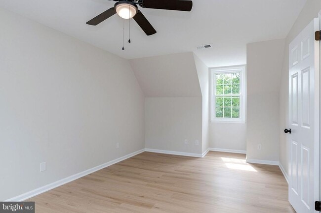 Building Photo - 561 Tiffany Ct