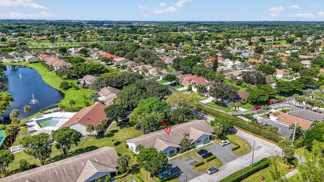 Building Photo - 708 Lago Rd