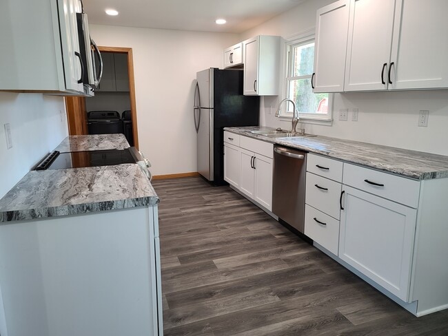 Building Photo - 113 S Broadview Cir Dr