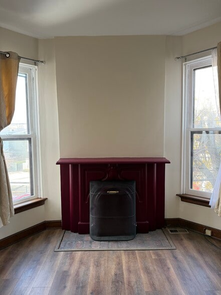 Building Photo - 501 Russell St