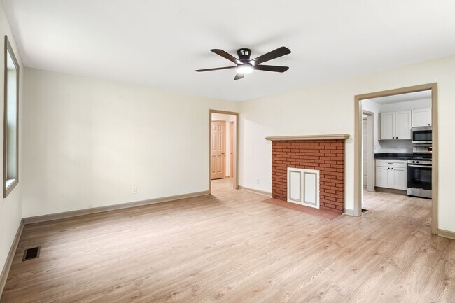 Building Photo - 404 S Audubon Ave