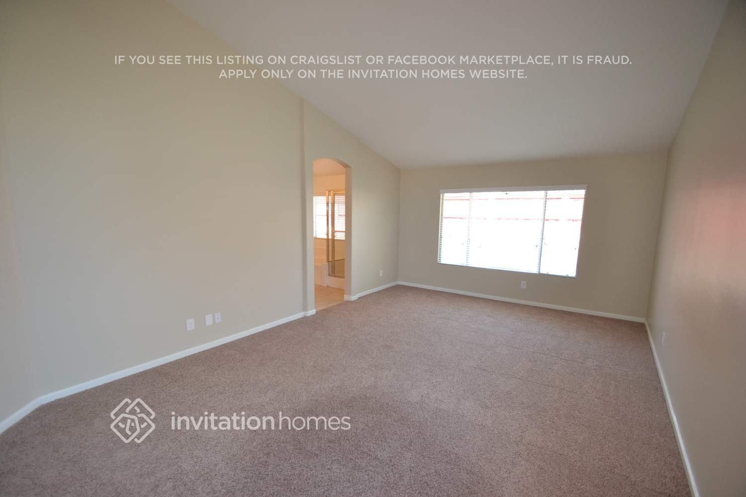 Building Photo - 15128 Versailles St