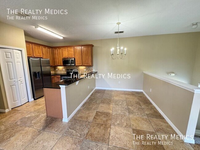 Building Photo - 2898 Oakwater Dr