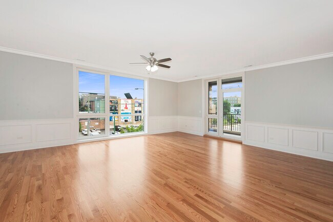 Building Photo - 520 N Western Ave