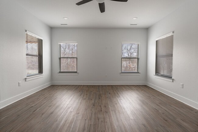 Building Photo - Beautiful Home on Two Acres