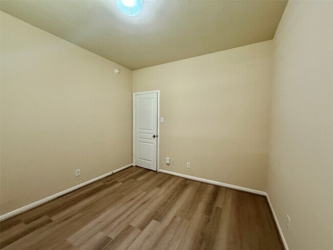 Building Photo - 8206 Malago Point Dr