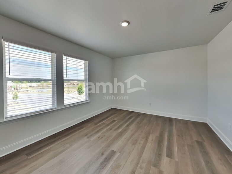 Building Photo - 338 Golucke Wy