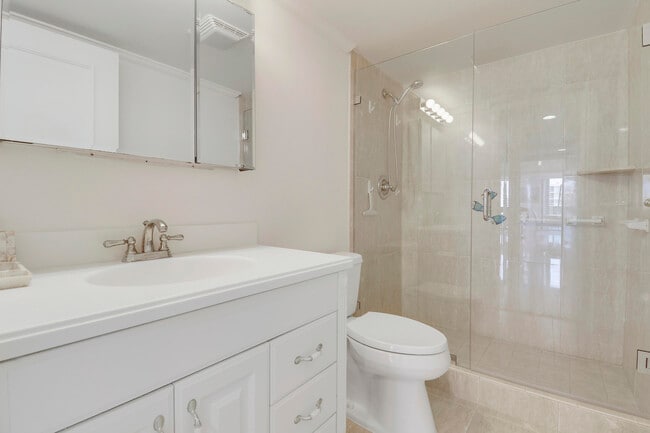 Building Photo - 5380 N Ocean Dr