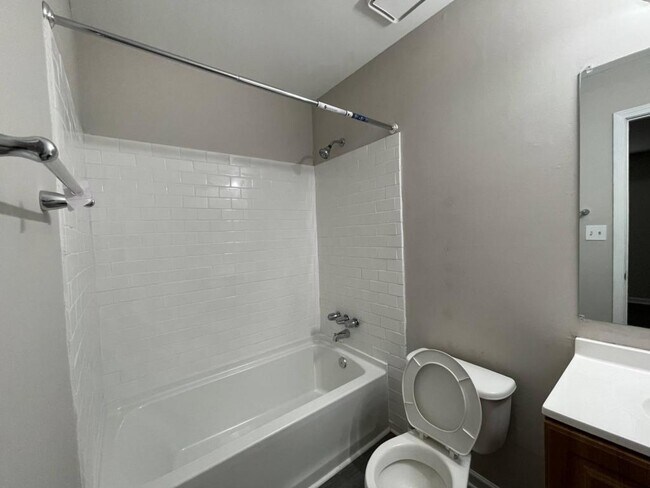 Building Photo - 2000 Patterson Ct