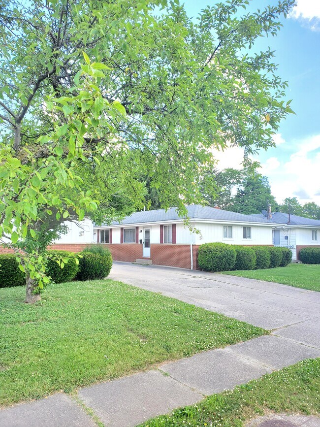 2 bedroom duplex for rent. 613 Baldwin Rd Akron OH 44312 Apartment
