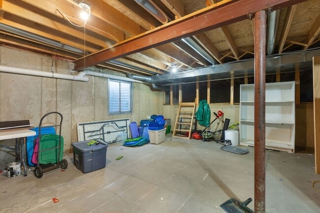 Building Photo - 2020 Spring Creek Ln