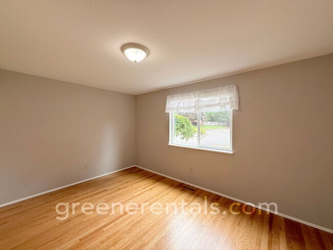 Building Photo - 3BD/1BA West Olympia Rambler