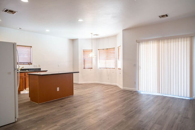 Building Photo - 6630 S Via Molino De Viento