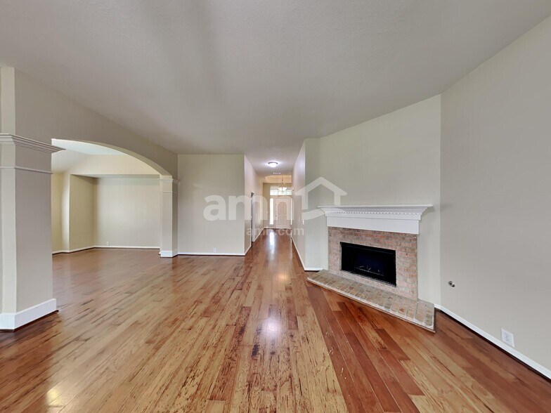 Building Photo - 8812 Sun Haven Ln