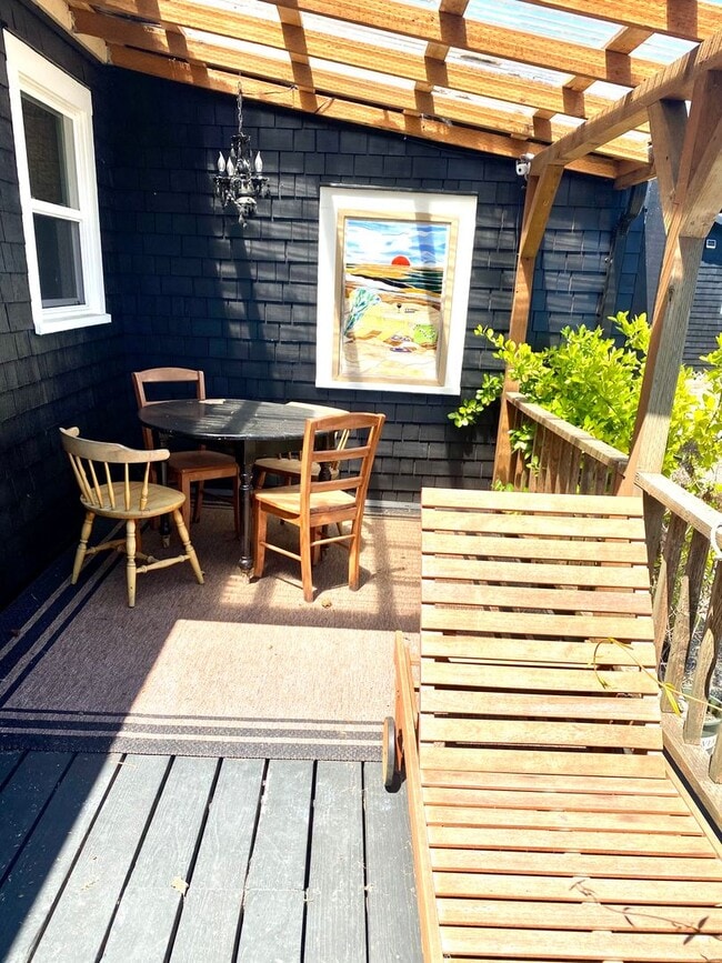 Building Photo - Black Raven Cottage in Historic Seaview ~ ...