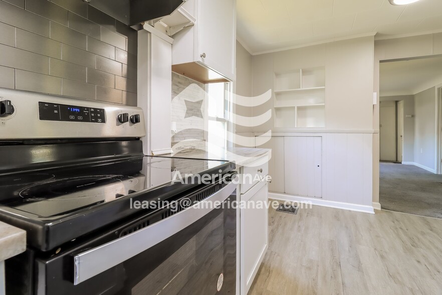 Building Photo - 26635 Parkington St