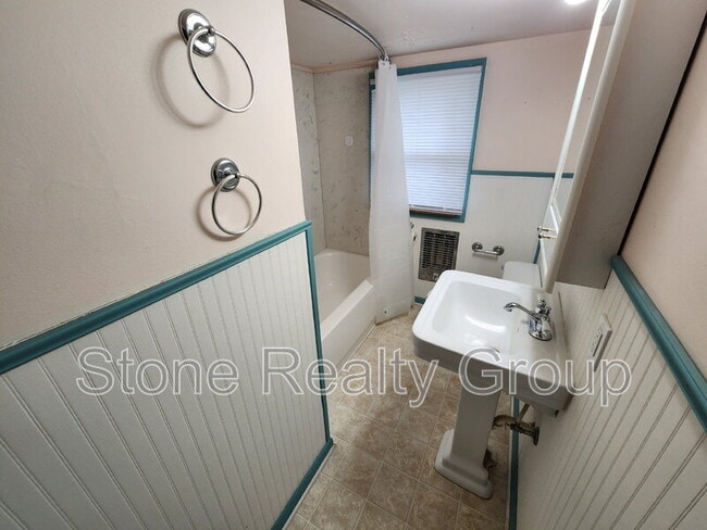 Building Photo - 235 S 24th St