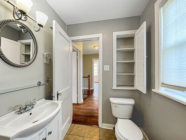 Building Photo - Charming 3-Bedroom Brick Colonial in Edgewood