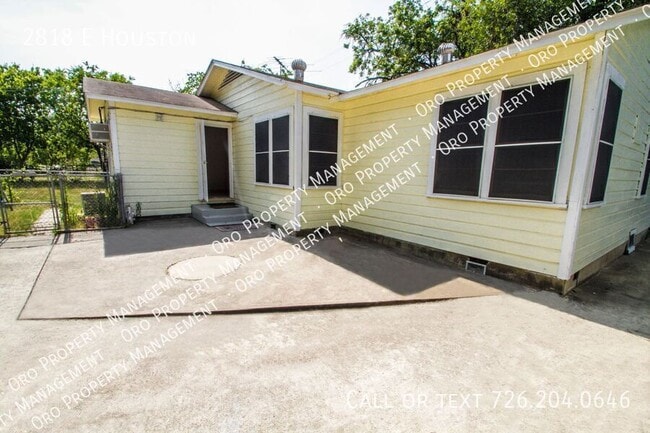 Building Photo - Close to Local Amenities and Downtown