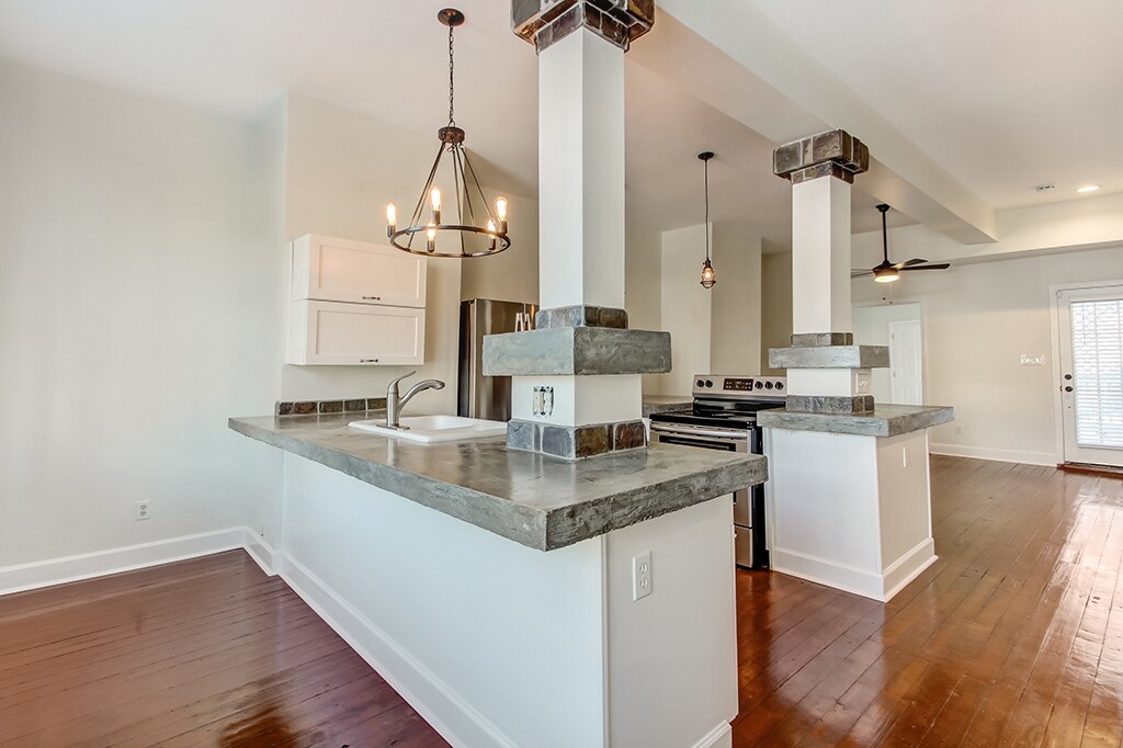 Building Photo - 303 W Henry St