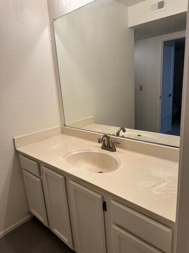 Building Photo - 495 Canyon Oaks Dr