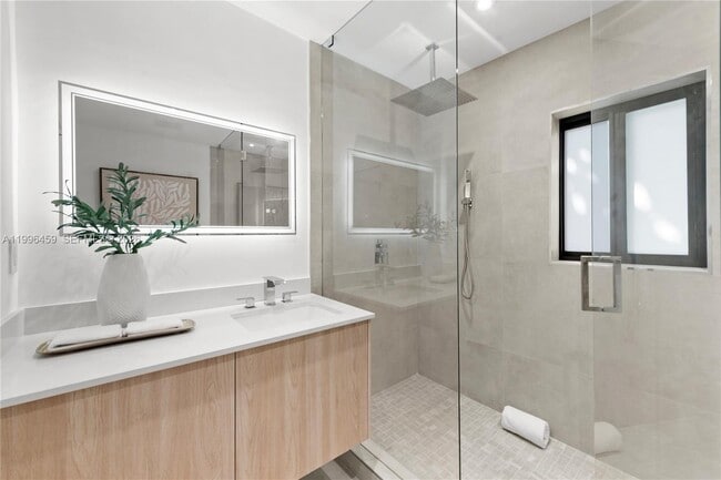 Building Photo - 8246 NE 2nd Ct