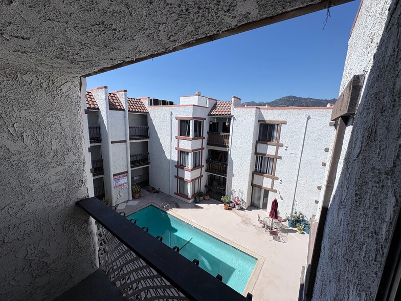Balcony - 515 N Jackson St