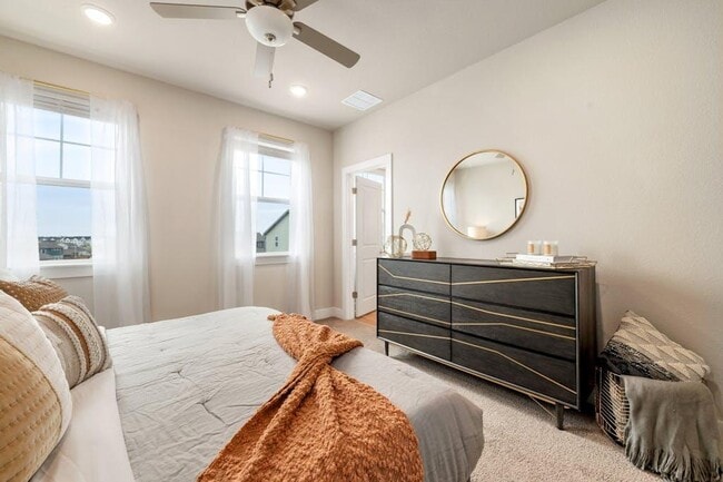 Building Photo - 5804 Rotunda View