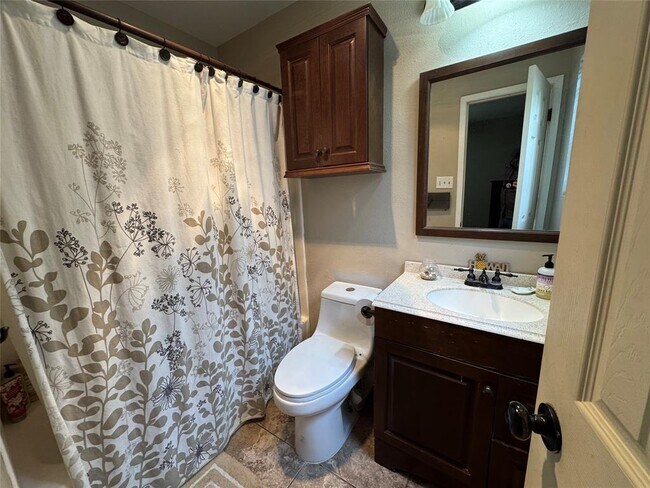 Building Photo - 401 Cypress Ln