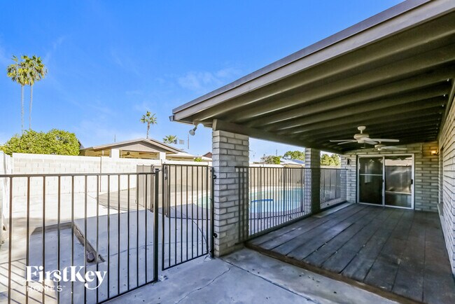 Building Photo - 4656 W Townley Ave