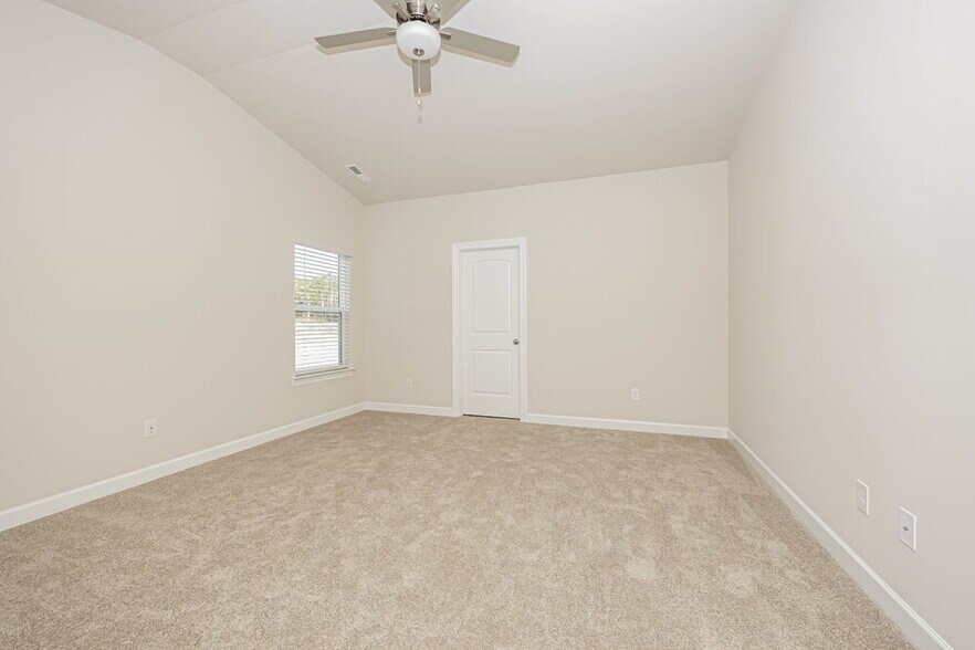 Building Photo - 3463 Quintana Dr