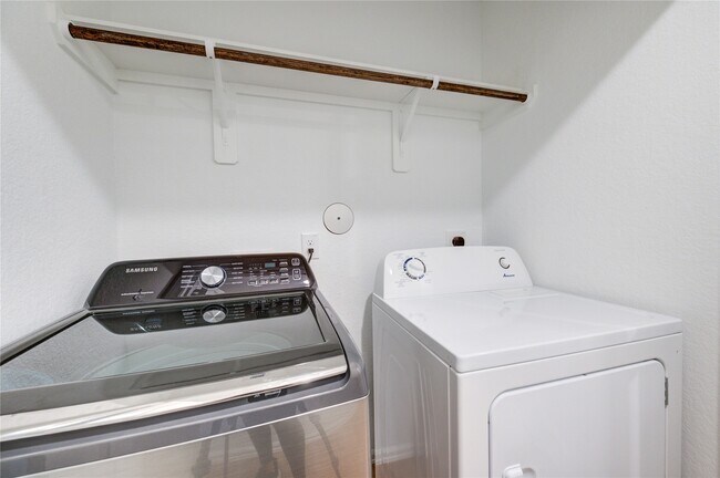 Building Photo - 3110-3110 Spanish Oak Ln