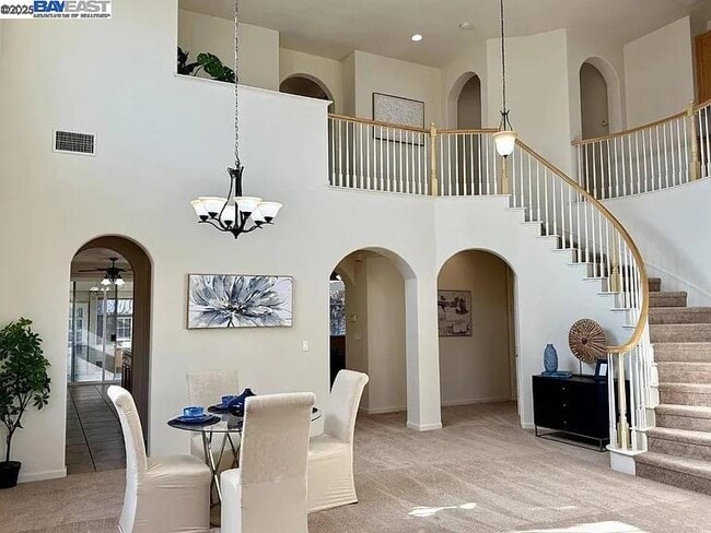 Building Photo - 3017 Roslyn Dr