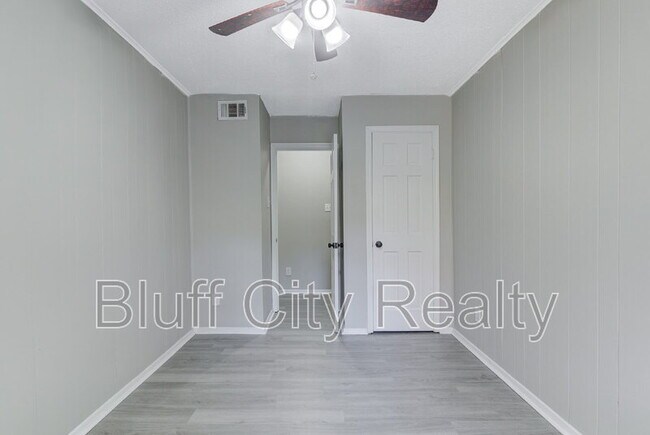 Building Photo - 2291 Madison Ave