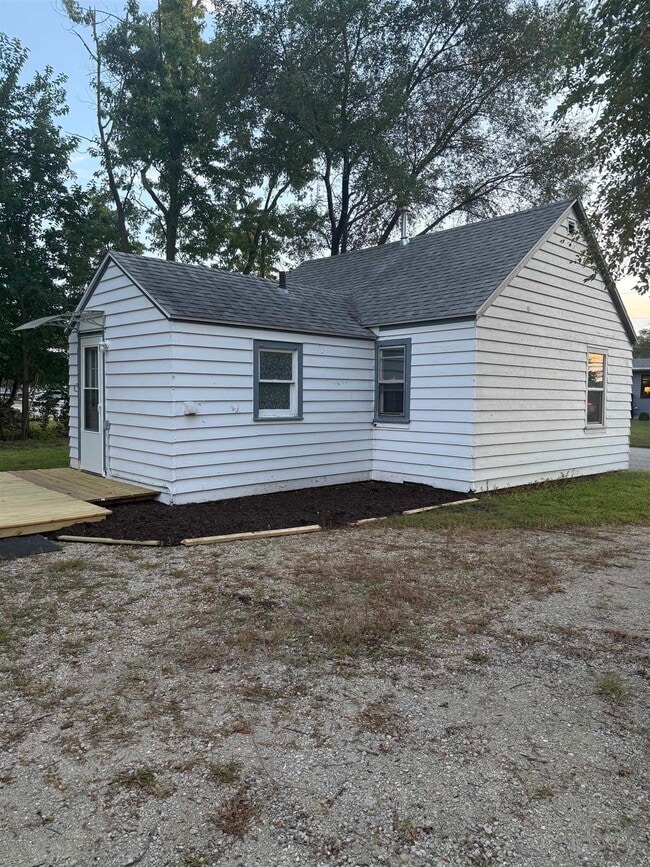 Building Photo - 1304 S 11th St