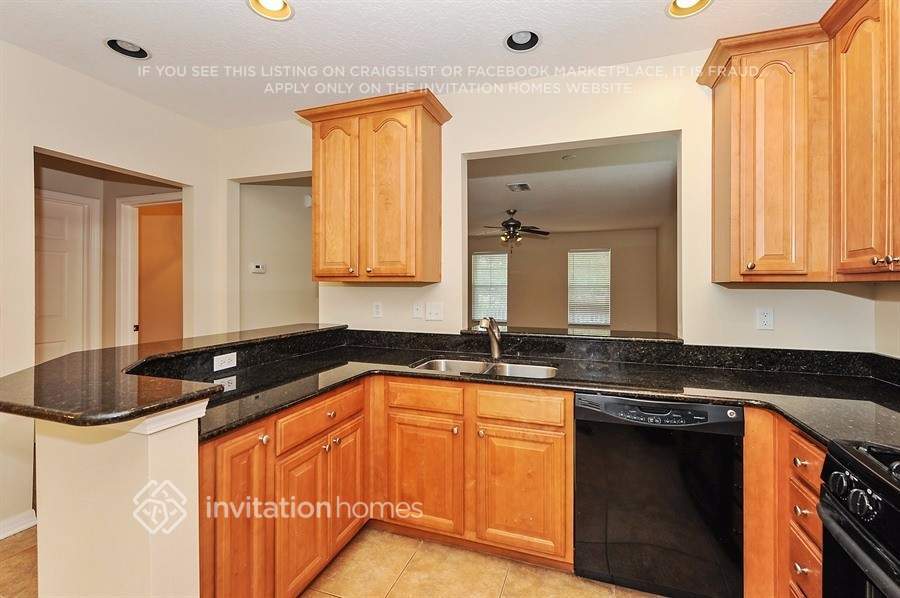 Building Photo - 5901 Grand Loneoak Ln