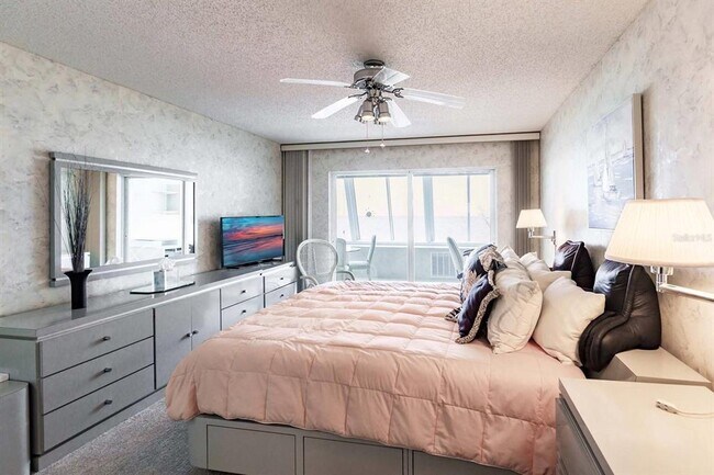 Building Photo - 1055 W Peppertree Dr