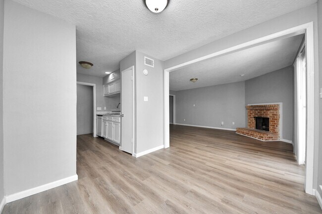 Building Photo - 13603 Ravensway Dr