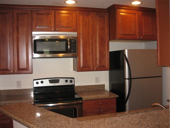 Building Photo - Must See!  Won't Last! Spacious 1 bedroom 1 bath condo