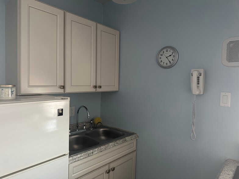 Building Photo - 8 Bunting Ln