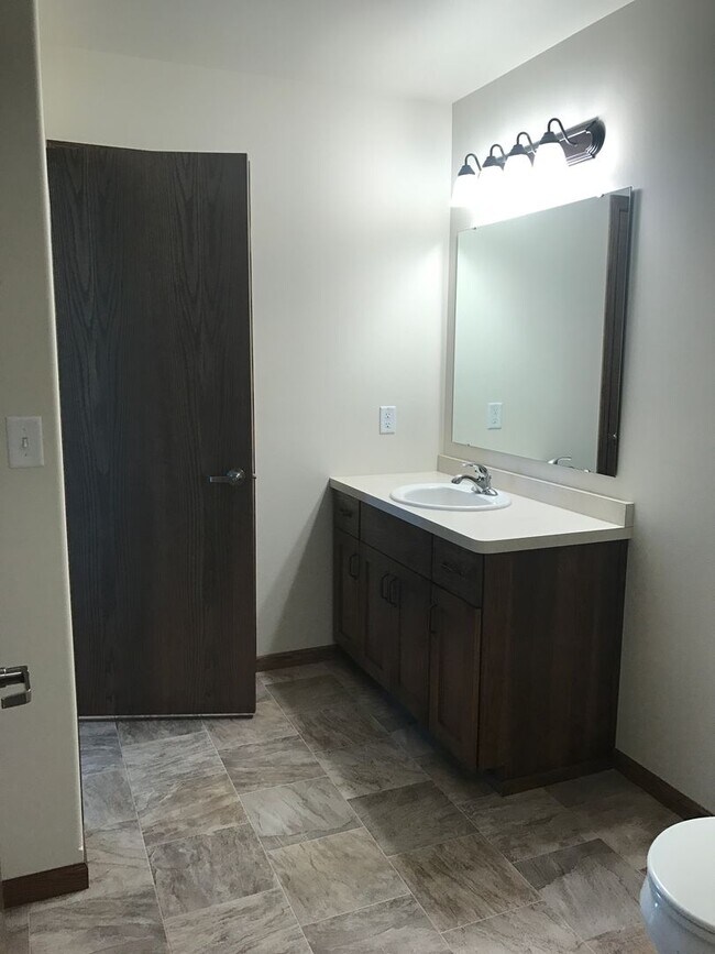 Building Photo - 3 Bed 2. Bath Single Family Home