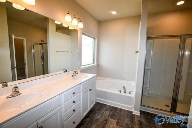 Building Photo - 120 Delilah Ln