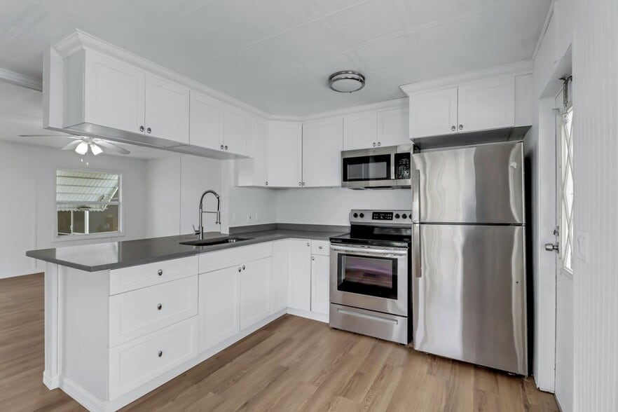 Building Photo - 243 Tangerine Dr