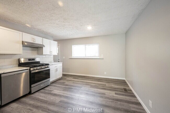 Building Photo - "Charming 3-Bed Home on Dubarry Road – Coz...