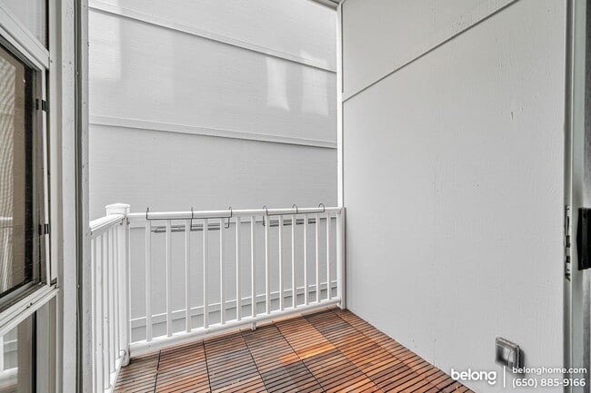 Building Photo - 167 Shipley St