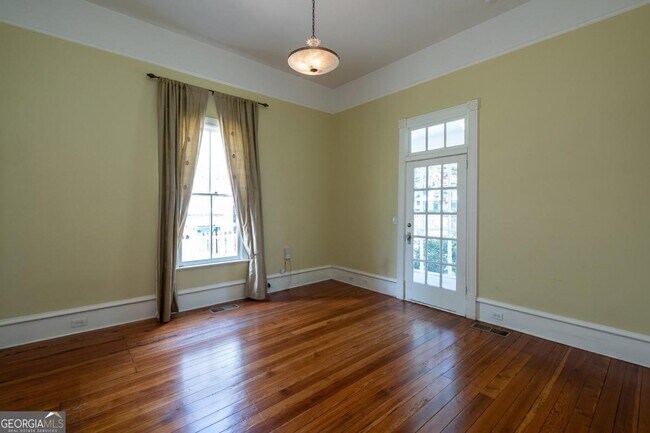 Building Photo - 765 Woodland Ave SE